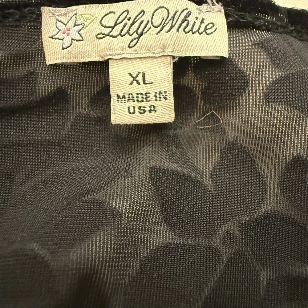 Lily White open front